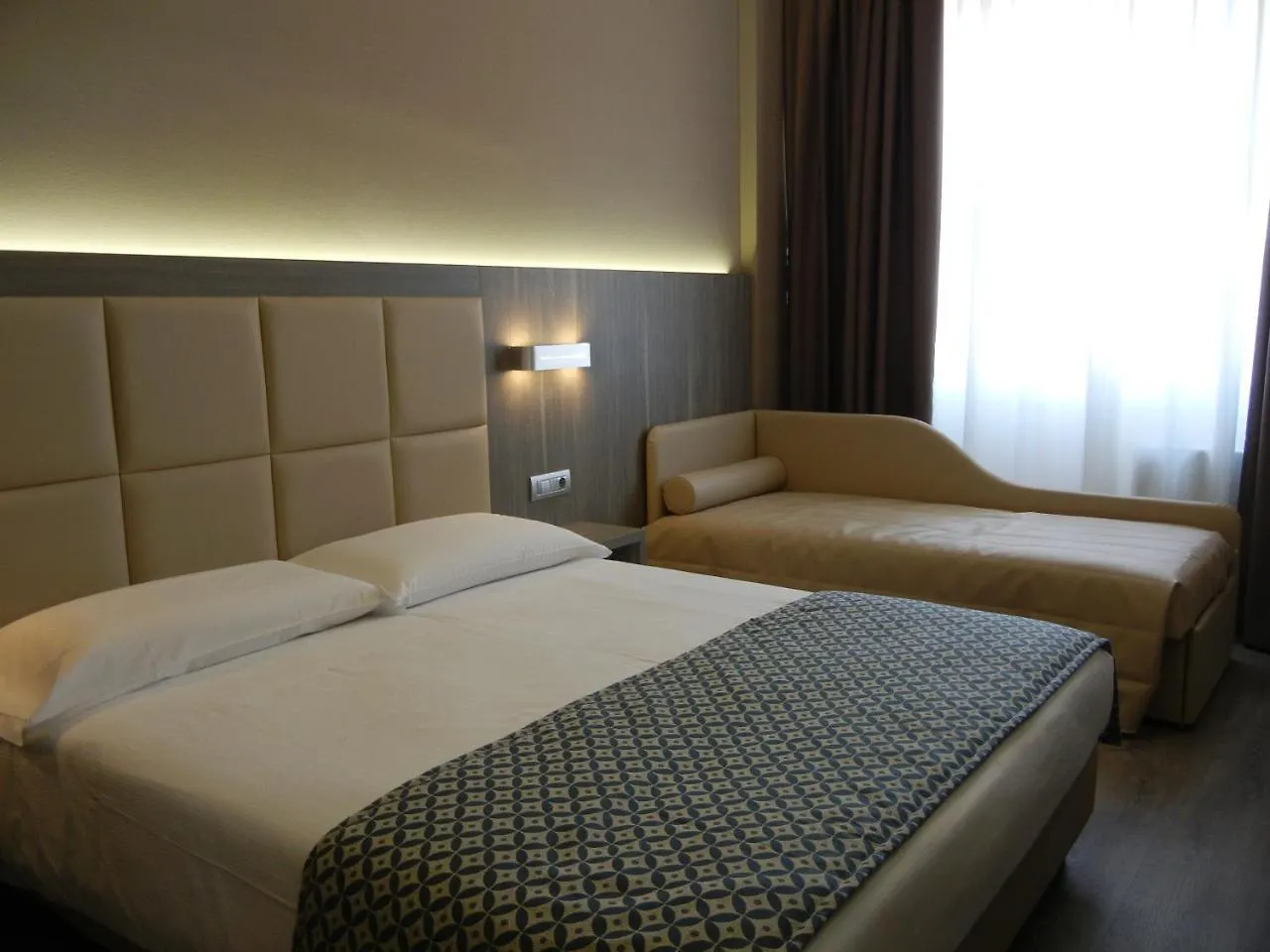 Delle Nazioni Milan Hotel 3*,
