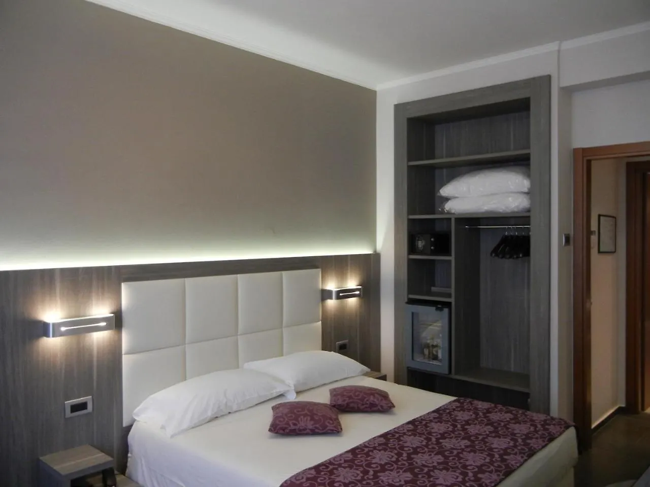Delle Nazioni Milan Hotel 3*,  Italia